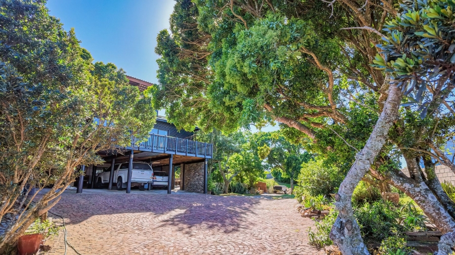5 Bedroom Property for Sale in Lovemore Park Eastern Cape
